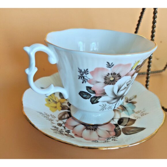 Royal Albert Footed Teacup And Saucer Set Pastel Roses And Nasturtiums - England - Picture 2 of 13